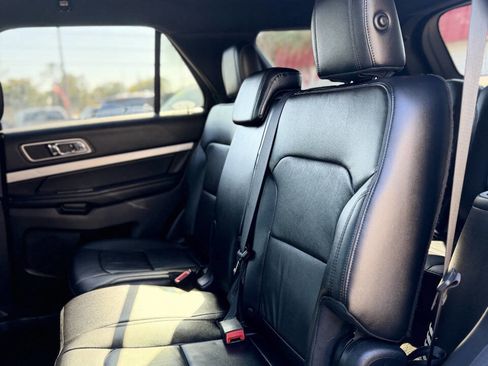 Used 2016 Ford Explorer XLT w/ Equipment Group 202A image 19