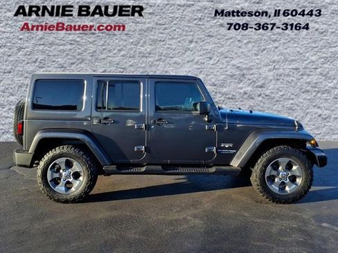Used 2018 Jeep Wrangler Unlimited Sahara w/ Connectivity Group image 4