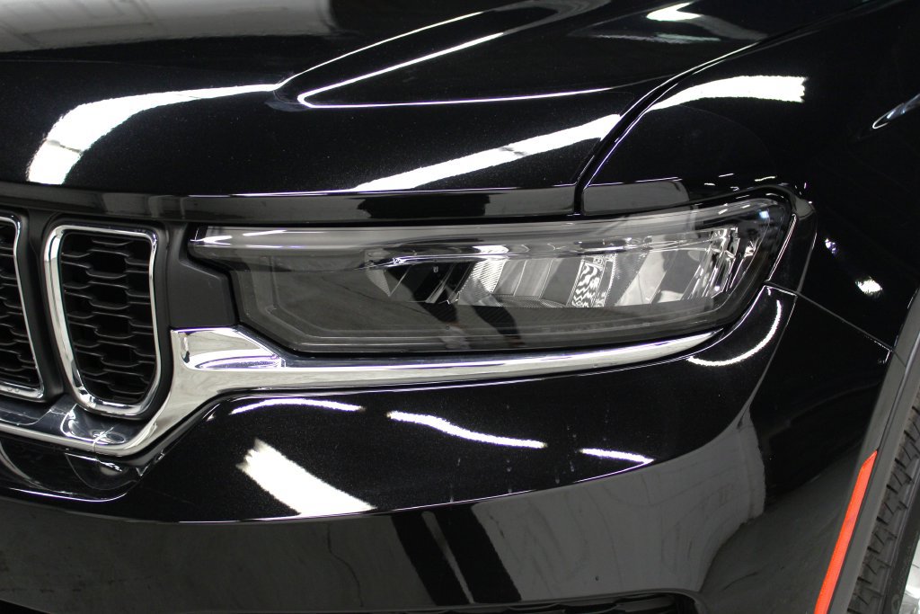New 2025 Jeep Grand Cherokee Laredo w/ Luxury Tech Group I AWD/4WD image 33