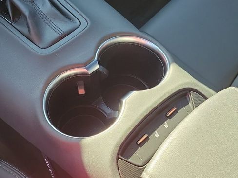 Used 2023 Toyota Venza XLE image 32