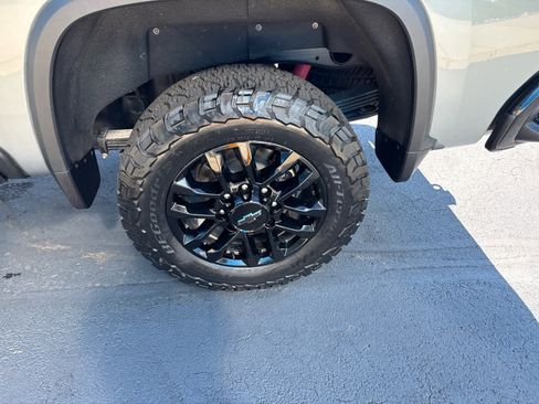 Used 2025 Chevrolet Silverado 2500 LT w/ Trail Boss Package AWD/4WD image 10