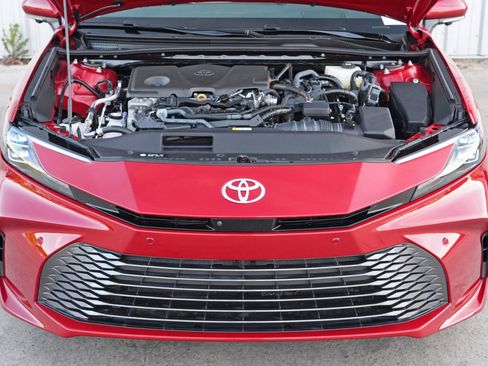 Used 2025 Toyota Camry XLE w/ Premium Plus Package image 7