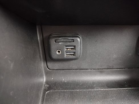 Used 2021 GMC Canyon Denali image 28