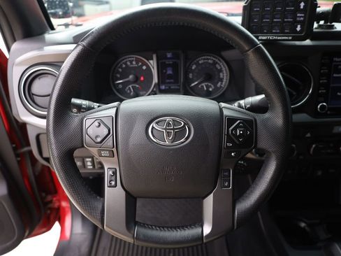 Used 2022 Toyota Tacoma TRD Off-Road w/ Technology Package AWD/4WD image 13