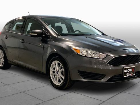 Used 2017 Ford Focus SE image 2