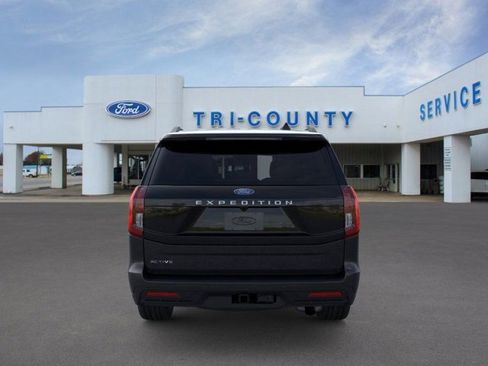 New 2025 Ford Expedition Active image 5