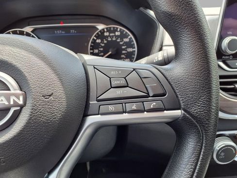 Used 2025 Nissan Altima 2.5 SV FWD image 14