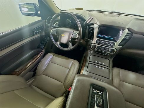Used 2020 Chevrolet Suburban Premier image 9
