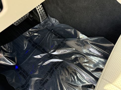 Used 2024 Mercedes-Benz CLE 300 4MATIC Cabriolet image 17