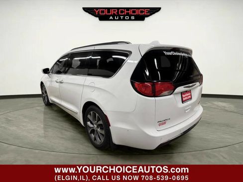 Used 2017 Chrysler Pacifica Limited FWD image 3