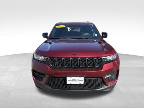 Used 2025 Jeep Grand Cherokee Altitude AWD/4WD image 7