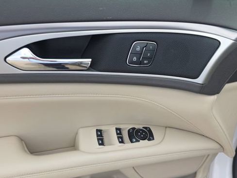 Used 2020 Lincoln MKZ w/ Convenience Package image 11