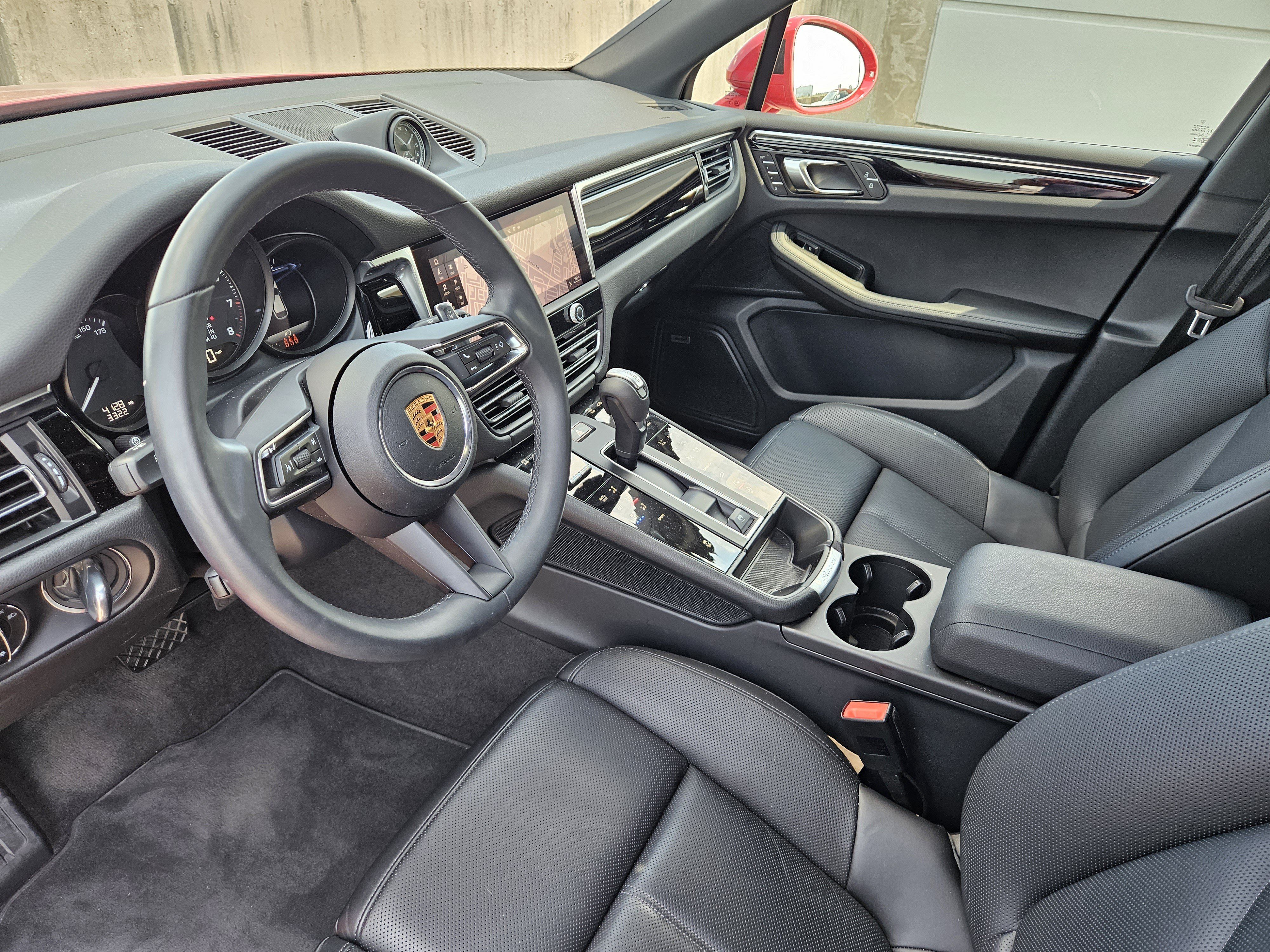Certified 2026 Porsche Macan AWD/4WD image 4