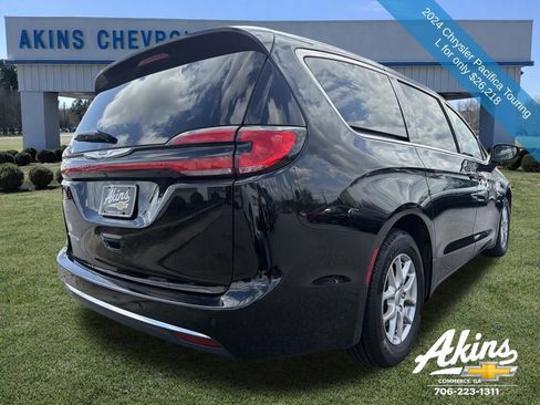 Used 2024 Chrysler Pacifica Touring-L image 5