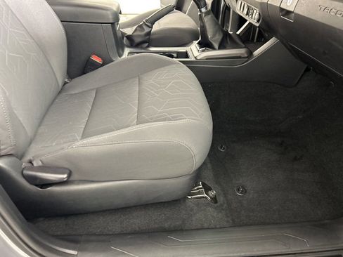 Used 2019 Toyota Tacoma TRD Sport image 27