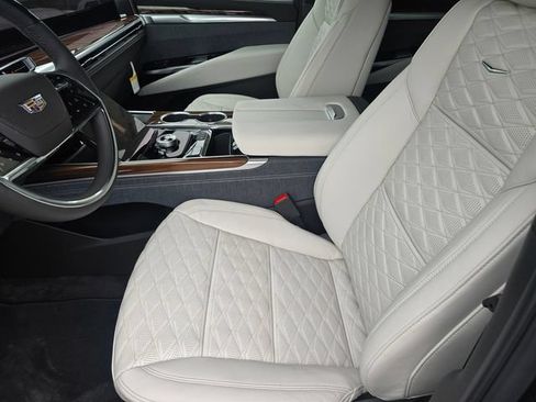 New 2026 Cadillac Escalade ESV Platinum Luxury AWD/4WD image 18