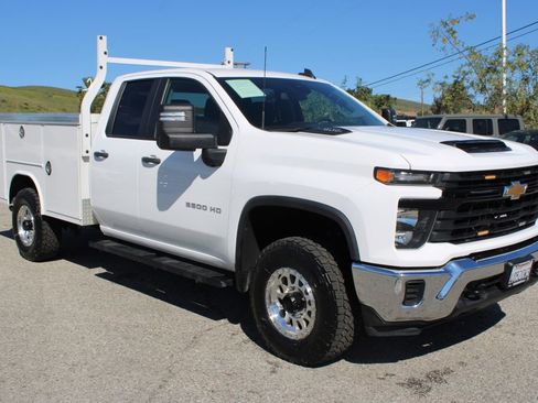 Used 2024 Chevrolet Silverado 2500 W/T w/ WT Convenience Package image 3