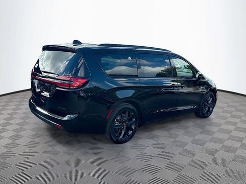 New 2026 Chrysler Pacifica Limited w/ S Appearance Package image 5