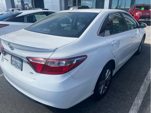 Certified 2017 Toyota Camry SE FWD image 4