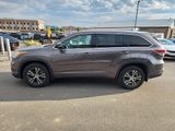 Used 2016 Toyota Highlander XLE image 2