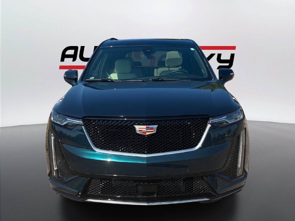 Used 2025 Cadillac XT6 Sport w/ Technology Package AWD/4WD image 2