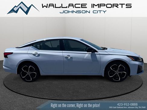 Used 2024 Nissan Altima 2.5 SR AWD/4WD image 6