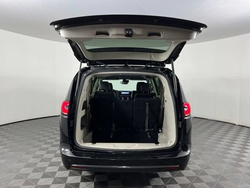 Used 2024 Chrysler Pacifica Touring-L FWD image 51