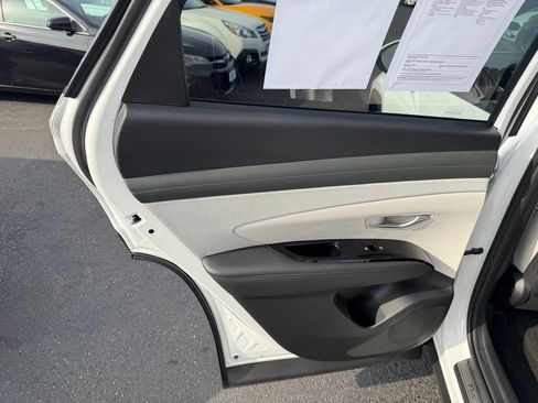 Certified 2025 Hyundai Tucson Limited AWD/4WD image 15