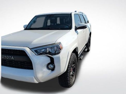 Used 2017 Toyota 4Runner SR5 Premium image 10