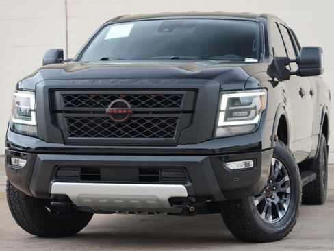 Used 2023 Nissan Titan PRO-4X AWD/4WD image 3