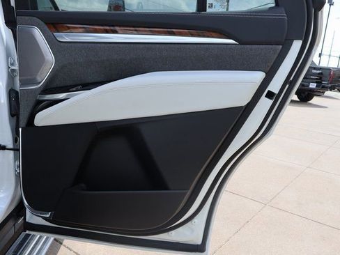 Certified 2025 Cadillac Escalade Premium Luxury Platinum image 14