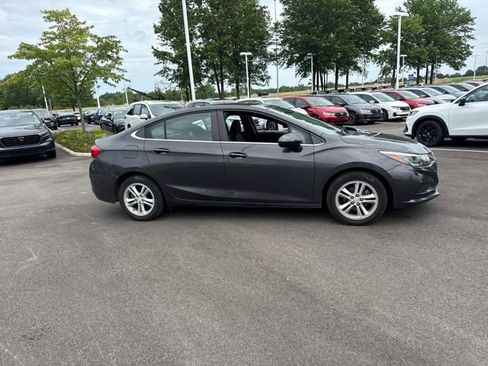 Used 2017 Chevrolet Cruze LT w/ Convenience Package FWD image 7
