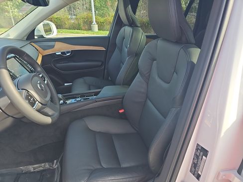Used 2024 Volvo XC90 B6 Plus w/ Protection Package Premier image 16
