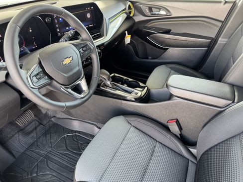 New 2025 Chevrolet Trax LT w/ LT Convenience Package image 8