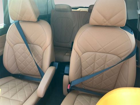 Used 2023 BMW X7 xDrive40i w/ Premium Package image 13