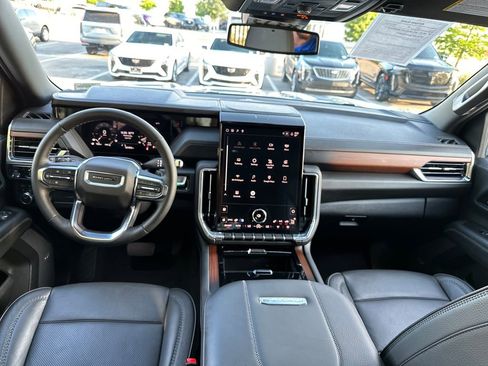 Used 2025 GMC Yukon XL Denali AWD/4WD image 29
