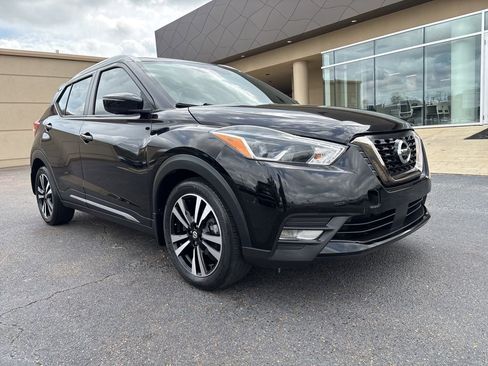 Used 2020 Nissan Kicks SR w/ Exterior Package image 3