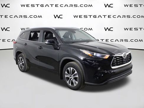 Used 2023 Toyota Highlander XLE FWD image 43