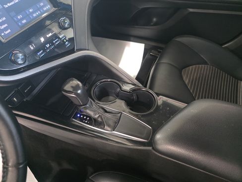 Used 2020 Toyota Camry SE FWD image 20