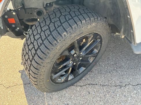 Used 2022 Jeep Gladiator Overland AWD/4WD image 9