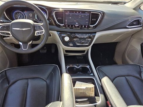 Certified 2023 Chrysler Pacifica Limited image 16
