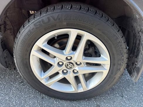 Used 2020 Toyota C-HR LE FWD image 16