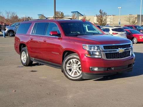 Used 2018 Chevrolet Suburban LT w/ Luxury Package image 35