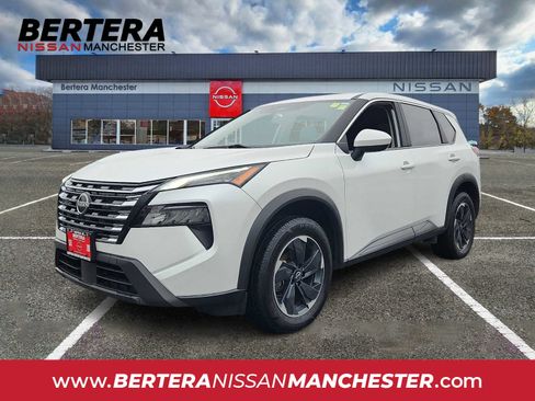 Used 2024 Nissan Rogue SV image 1