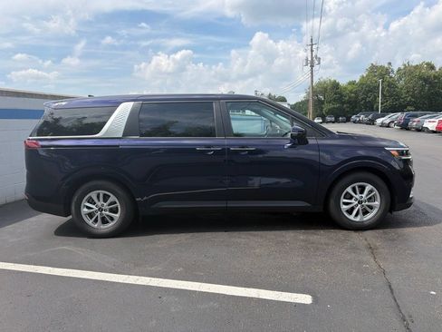 Used 2024 Kia Carnival LX FWD image 6