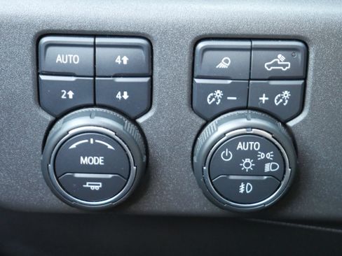 Certified 2024 Chevrolet Silverado 1500 LT Trail Boss w/ Convenience Package II AWD/4WD image 32