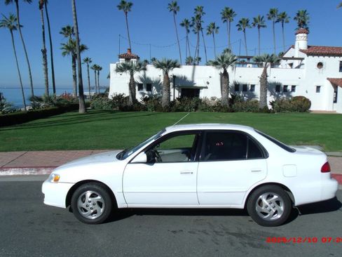 Used 2002 Toyota Corolla LE image 3