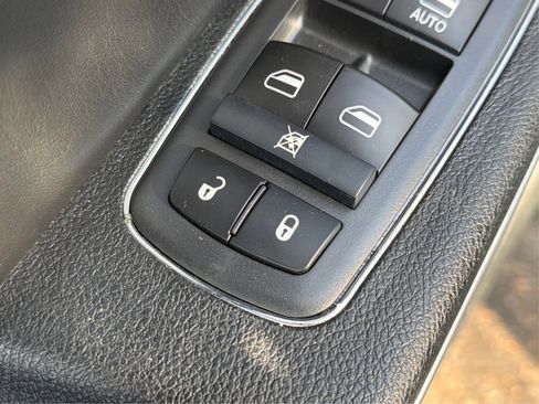 Used 2019 Chrysler 300 S image 27