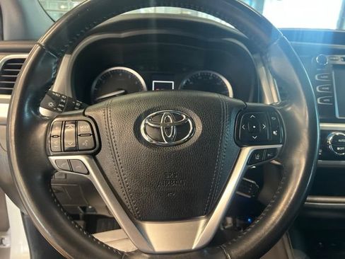 Used 2019 Toyota Highlander XLE AWD/4WD image 15