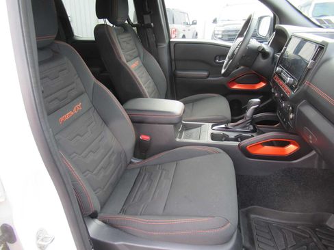 Used 2025 Nissan Frontier PRO-4X w/ Pro Convenience Package AWD/4WD image 15